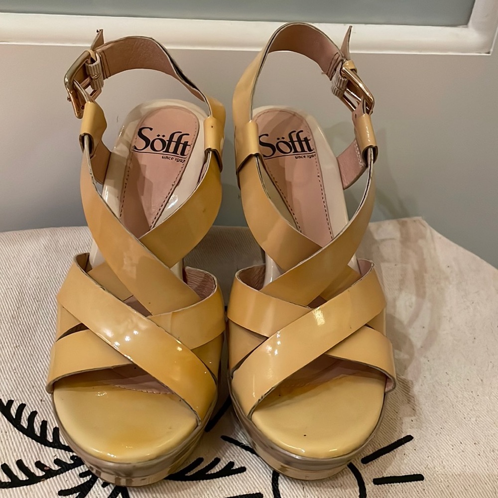 Women’s size 4, a bit higher than 4 inches